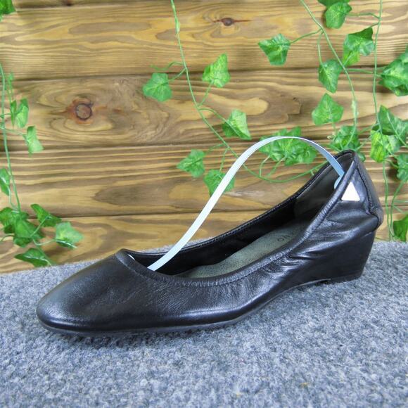 GUESS Women's‎ Marciano Pump Black Leather Pump 6.5 Medium Gently Used 2025 - Picture 1 of 6